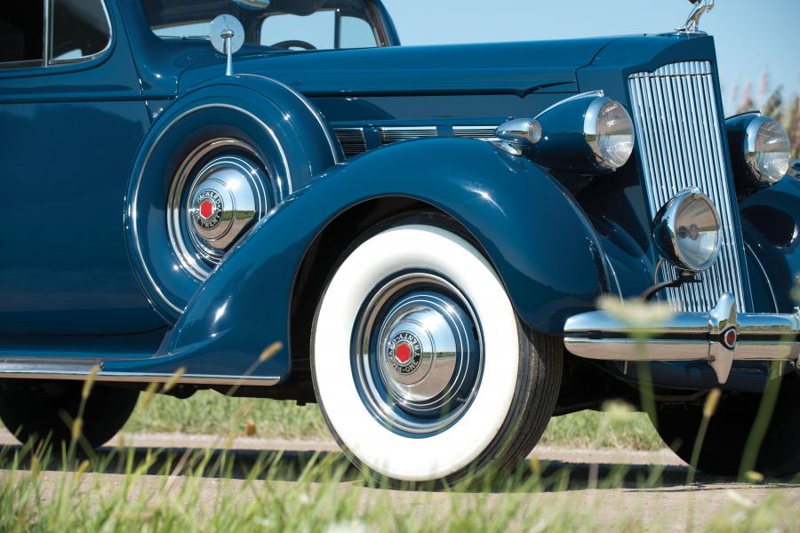  Packard 120 Deluxe Touring Sedan 1937 года  (фото 7 из 19)